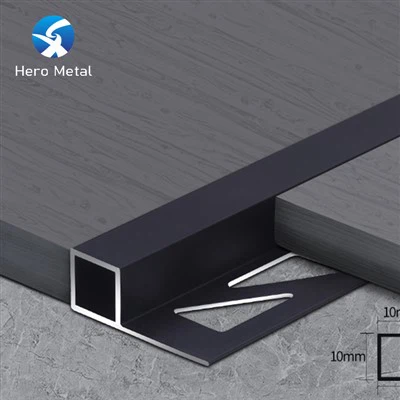 Garniture de carrelage noir mat